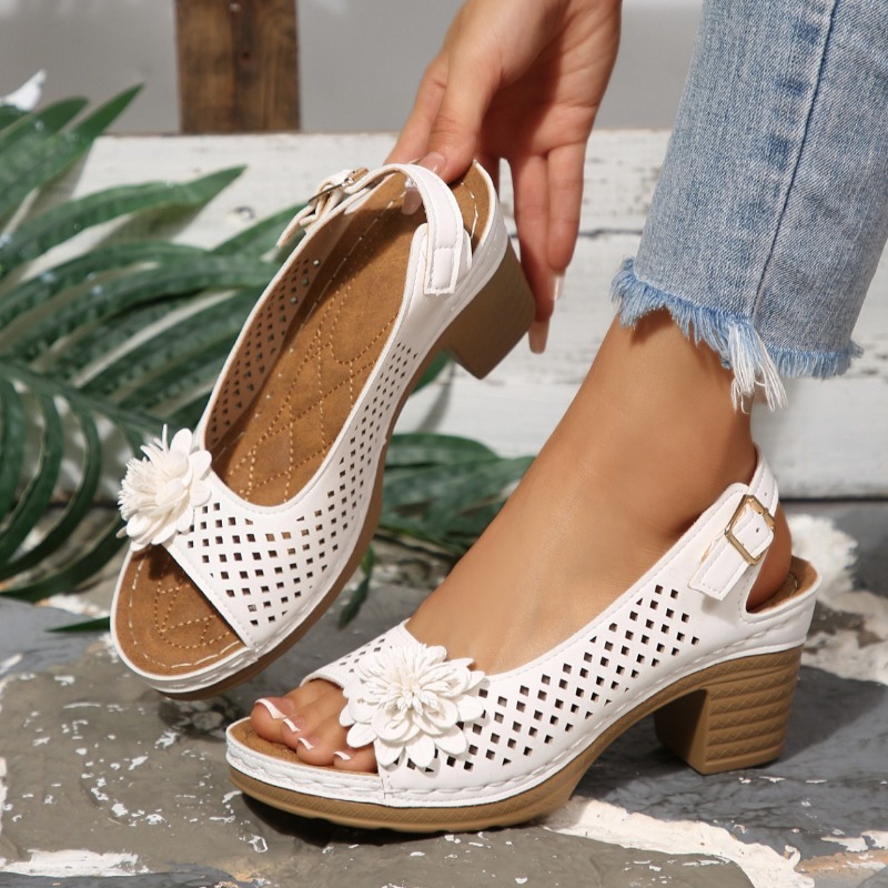 Women Shoes Model - صنادل نسائية بكعب سميك صيف 2026،