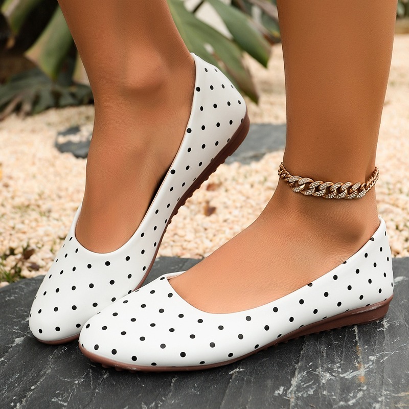 Loafer Flat Women - أحذية نسائية مسطحة بيضاء منقطة بمقدمة