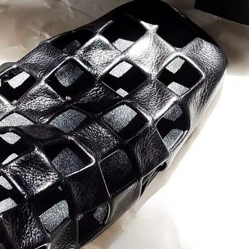 Loafer Flat Women - صندل نسائي أسود مسطح بتصميم شبكي